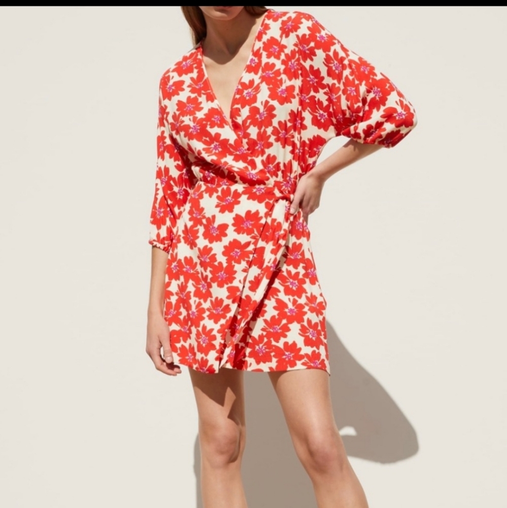 ⭐️ Moving Sale ⭐️ ZARA WOMAN COLLECTION FLORAL WRAP MINI DRESS SIZE SMALL